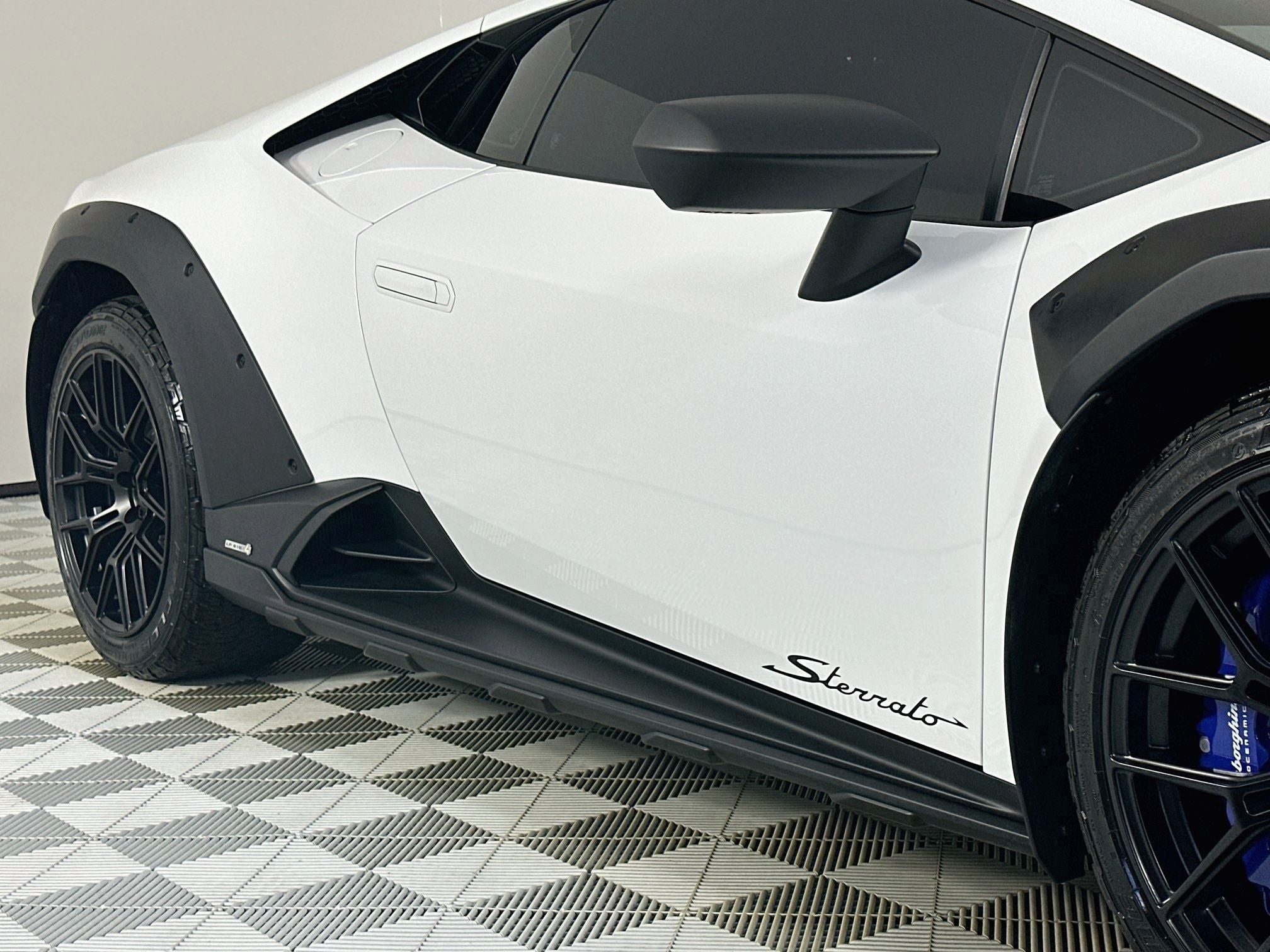 2023 Lamborghini Huracan Sterrato Base