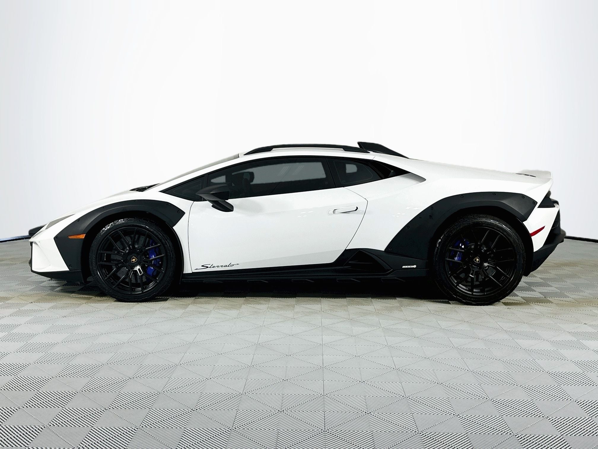 2023 Lamborghini Huracan Sterrato Base