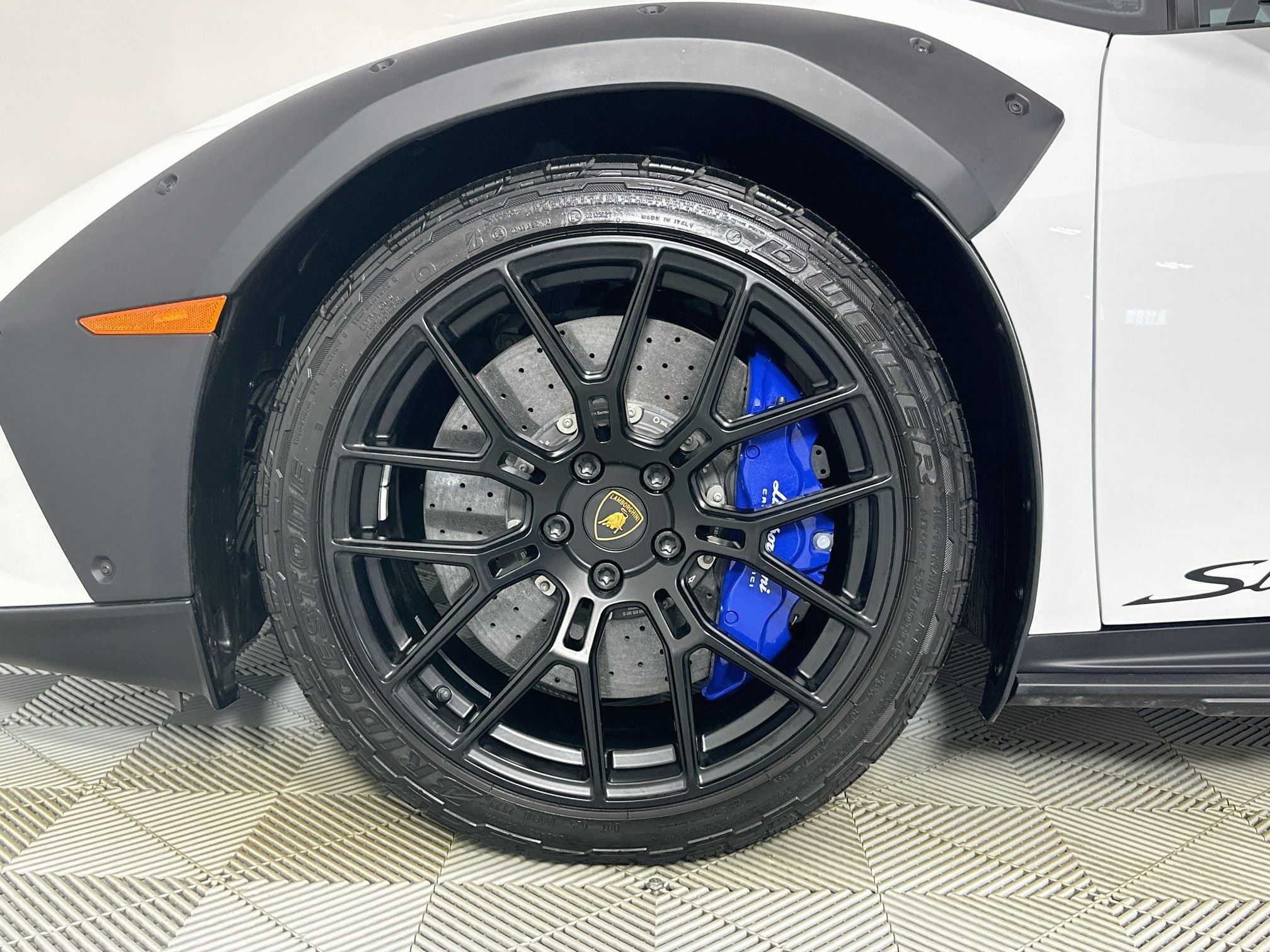 2023 Lamborghini Huracan Sterrato Base